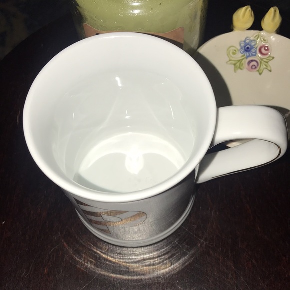 NWT Monnogramed P gold striped mug - Picture 2 of 7